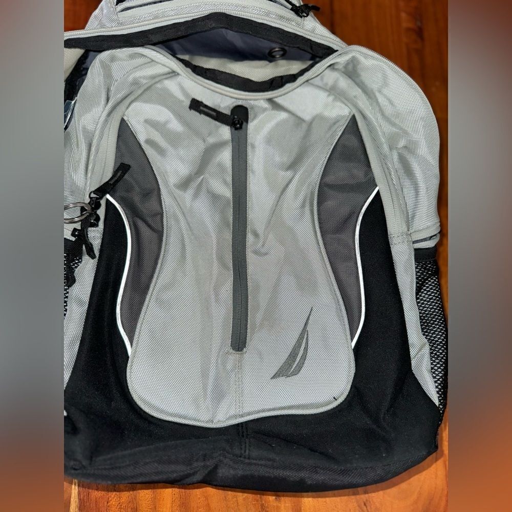 Nautica full size back pack. Lots of pockets/padded laptop compartment EUC